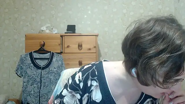 Snapshot of Smart_Rose chatting on 04.15.26 Smart Rose online show from 04.15.26