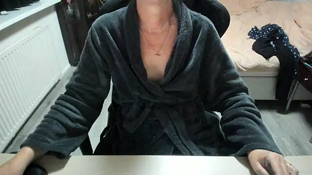 minoesje37 online show from 10.29.25