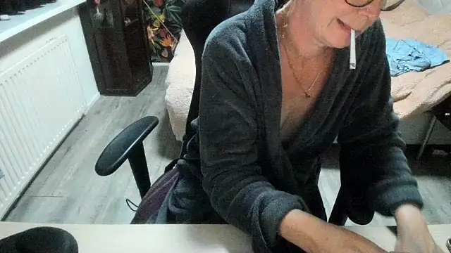 minoesje37 online show from 11.02.25