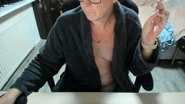 minoesje37 online show from 11.03.25