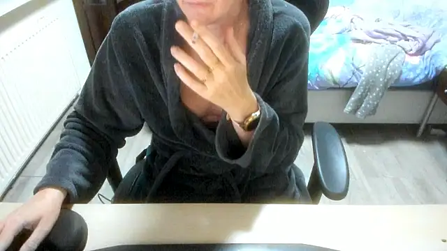 minoesje37 online show from 11.18.25