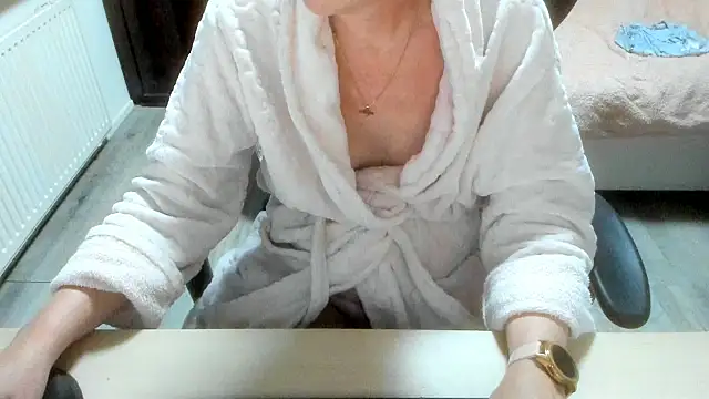 minoesje37 online show from 12.13.25