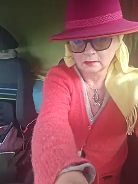 MucMilf59 online show from 11.19.25