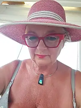 Snapshot of MucMilf59 chatting on 07.04.26 MucMilf59 online show from 07.04.26