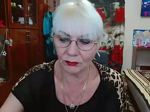 Snapshot of JenaCheim chatting on 12.20.24 JenaCheim online show from 12.20.24