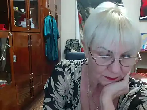 Snapshot of JenaCheim chatting on 12.26.24 JenaCheim online show from 12.26.24