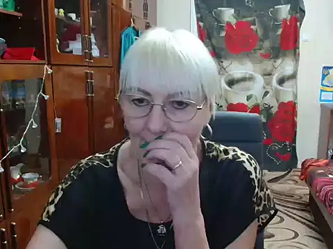 Snapshot of JenaCheim chatting on 12.28.24 JenaCheim online show from 12.28.24