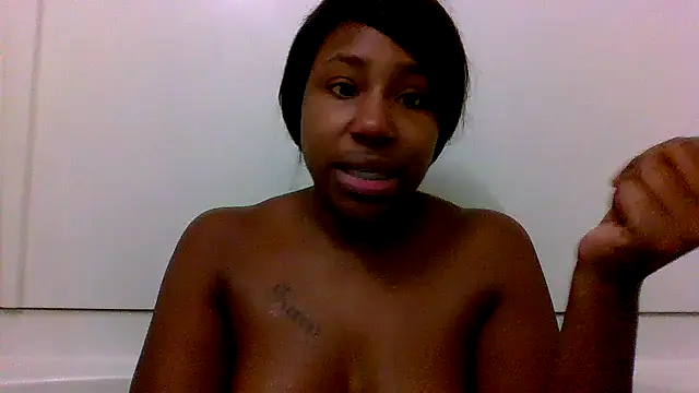 Snapshot of Xochillovemoney2 chatting on 12.07.24 Xochillovemoney2 online show from 12.07.24