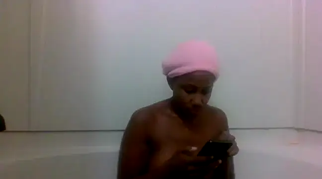 Snapshot of Xochillovemoney2 chatting on 12.19.24 Xochillovemoney2 online show from 12.19.24