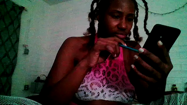 Snapshot of Xochillovemoney2 chatting on 03.10.25 Xochillovemoney2 online show from 03.10.25