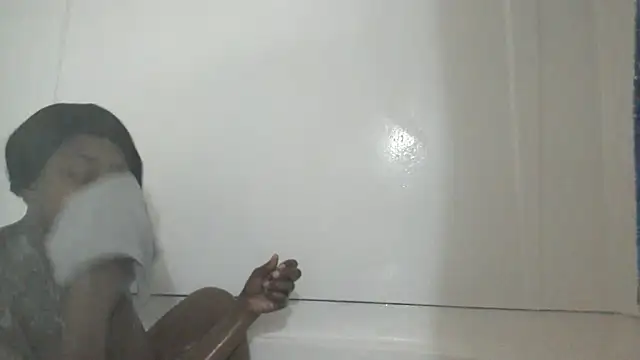 Snapshot of Xochillovemoney2 chatting on 03.17.25 Xochillovemoney2 online show from 03.17.25