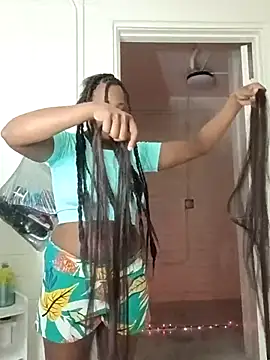 Snapshot of Xochillovemoney2 chatting on 10.29.25 Xochillovemoney2 online show from 10.29.25