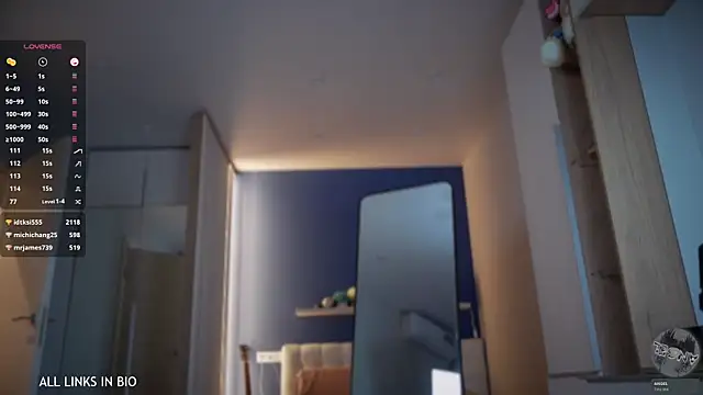 LAUREL HAZEL online show from 02.02.25