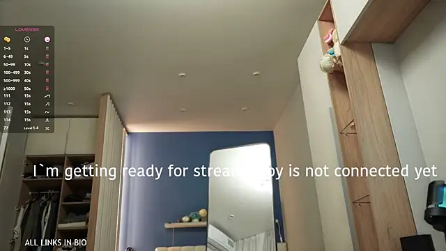 LAUREL HAZEL online show from 02.02.25