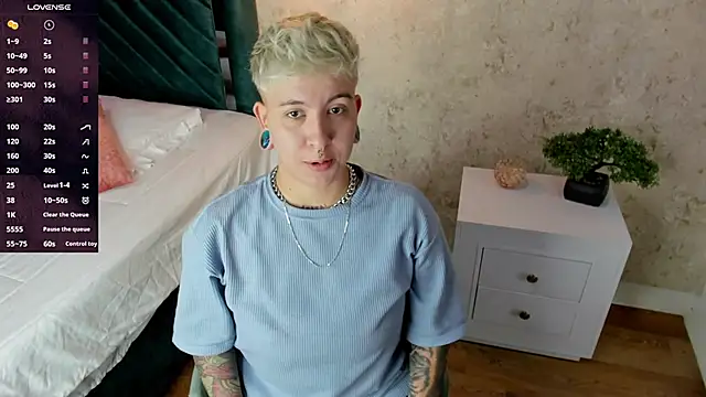 Snapshot of amy_ink chatting on 12.17.24 amy ink online show from 12.17.24