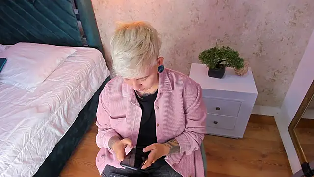 Snapshot of amy_ink chatting on 02.17.25 amy ink online show from 02.17.25