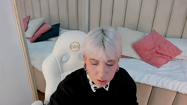 Snapshot of amy_ink chatting on 09.13.25 amy ink online show from 09.13.25