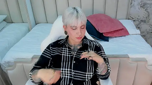 Snapshot of amy_ink chatting on 09.17.25 amy ink online show from 09.17.25