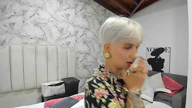Snapshot of amy_ink chatting on 09.19.25 amy ink online show from 09.19.25