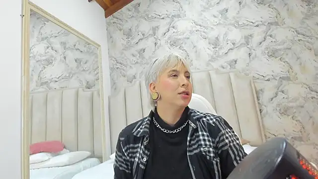 Snapshot of amy_ink chatting on 10.03.25 amy ink online show from 10.03.25