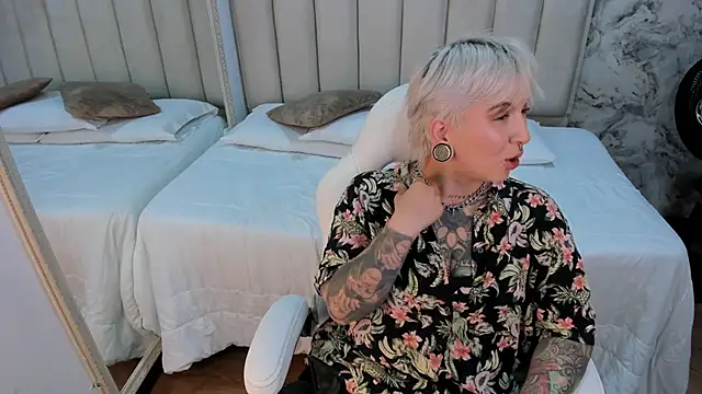 Snapshot of amy_ink chatting on 10.05.25 amy ink online show from 10.05.25