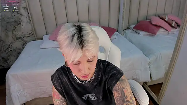 Snapshot of amy_ink chatting on 10.09.25 amy ink online show from 10.09.25