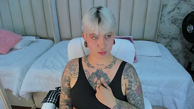 Snapshot of amy_ink chatting on 10.16.25 amy ink online show from 10.16.25