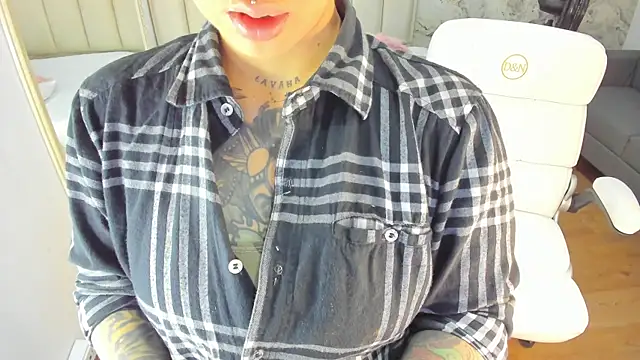 Snapshot of amy_ink chatting on 10.20.25 amy ink online show from 10.20.25