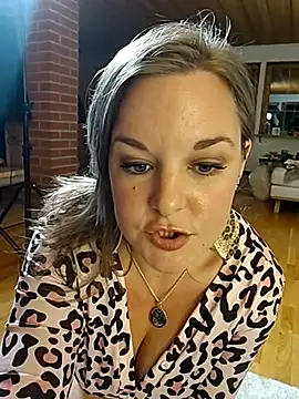 SwedishJennifer online show from 11.18.25