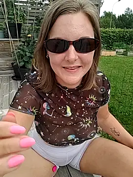 Snapshot of SwedishJennifer chatting on 06.26.26 SwedishJennifer online show from 06.26.26