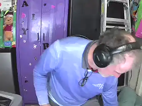 Snapshot of Sweet_Sexy1963 chatting on 12.28.24 Sweet Sexy1963 online show from 12.28.24