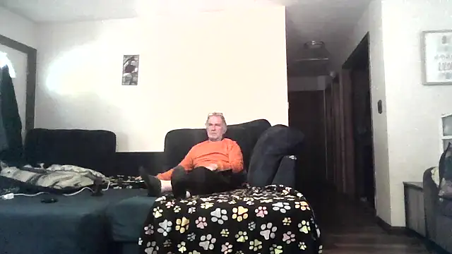 Snapshot of Sweet_Sexy1963 chatting on 10.14.25 Sweet Sexy1963 online show from 10.14.25