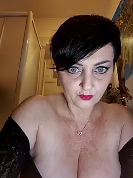 Snapshot of lucillabollente chatting on 10.12.25 lucillabollente online show from 10.12.25