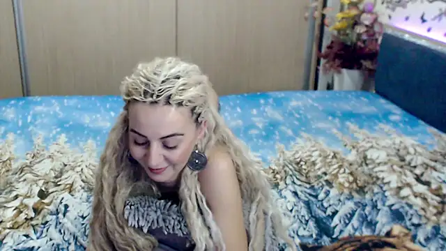 Snapshot of MirabelaSweet chatting on 03.19.25 MirabelaSweet online show from 03.19.25