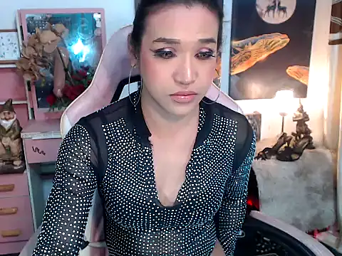 Snapshot of AsianMariaTs chatting on 11.25.25 AsianMariaTs online show from 11.25.25