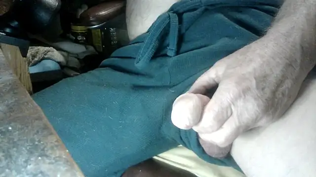 Snapshot of russtee chatting on 03.20.26 russtee online show from 03.20.26