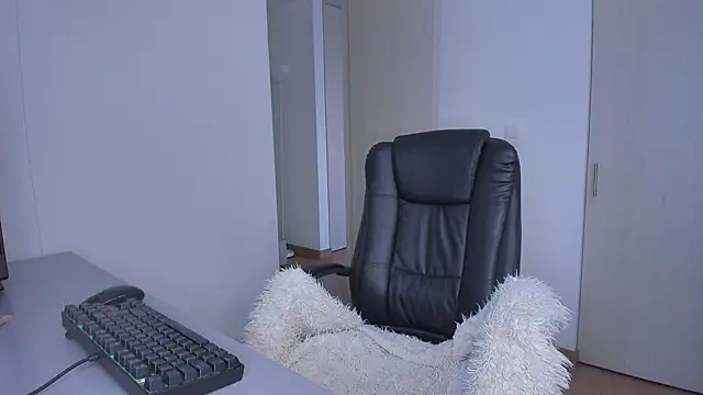 Lisegg  online show from 02.18.25