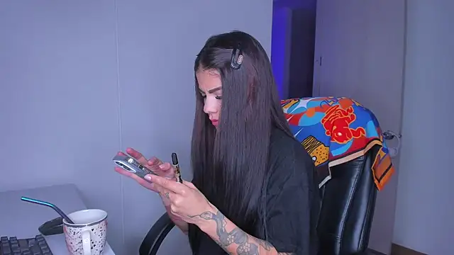 Snapshot of Lisegg_ chatting on 05.29.26 Lisegg online show from 05.29.26