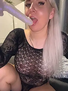 MIA-XXX online show from 11.12.25