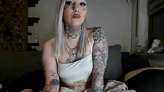 Snapshot of RoxxyInk chatting on 04.28.26 RoxxyInk online show from 04.28.26