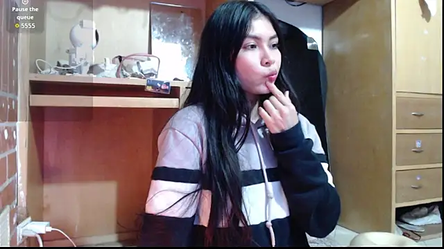 evolet01 online show from 04.18.26