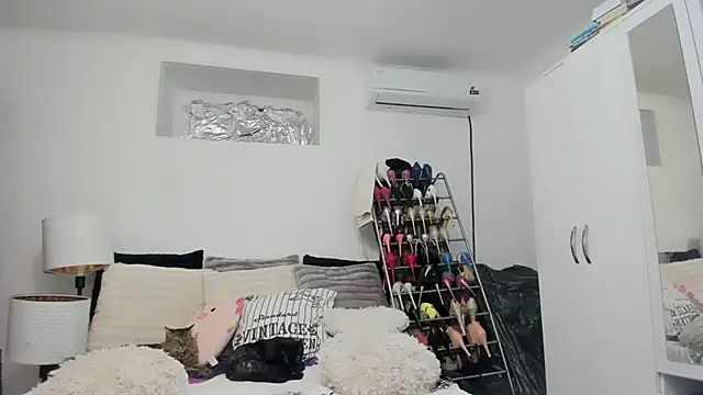 juliahayessxx online show from 11.11.25