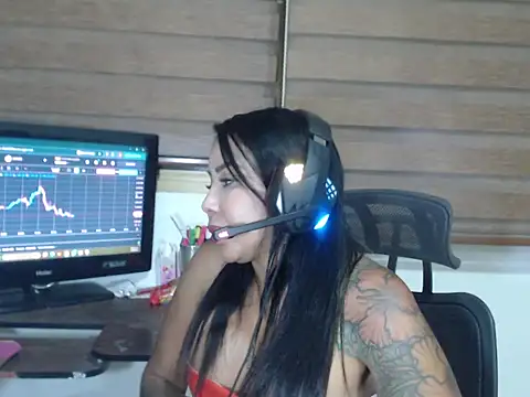 Snapshot of ERIKA-THEDOLL chatting on 09.24.25 ERIKA-THEDOLL online show from 09.24.25