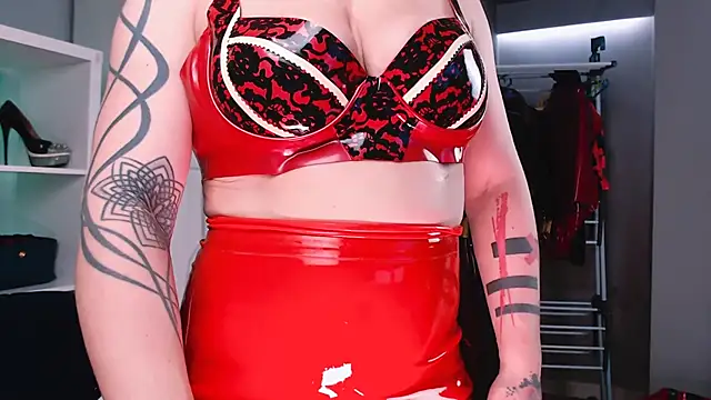 Snapshot of Ella__Kross chatting on 03.13.25 Ella Kross online show from 03.13.25