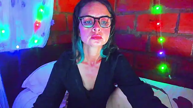 Snapshot of BrianaGarner chatting on 05.17.26 BrianaGarner online show from 05.17.26
