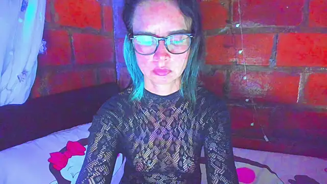 Snapshot of BrianaGarner chatting on 05.18.26 BrianaGarner online show from 05.18.26