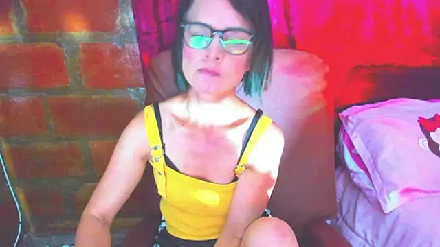Snapshot of BrianaGarner chatting on 06.27.26 BrianaGarner online show from 06.27.26