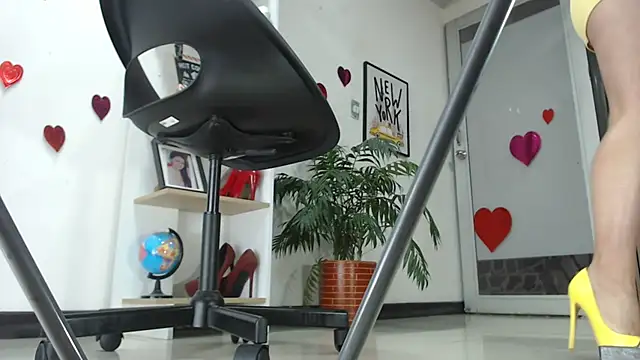 carieBelle1 online show from 02.21.25