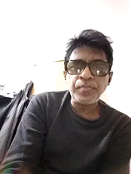 Snapshot of iamkahn_44 chatting on 12.18.25 iamkahn 44 online show from 12.18.25