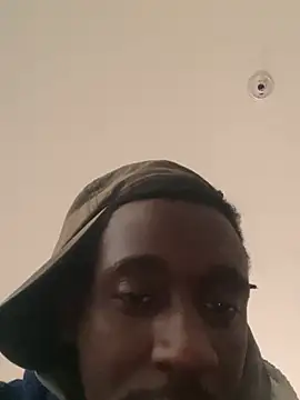 Snapshot of SkinnymanwithBbc chatting on 01.10.25 SkinnymanwithBbc online show from 01.10.25